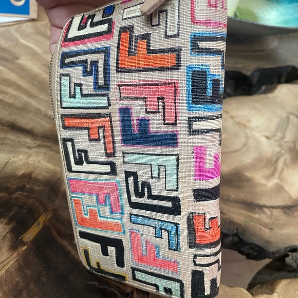 ❤️TRADED❤️Fendi zucca logo long zip organizer wallet pink blue black nude loved - Picture 3 of 16
